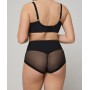 Culotte gainante aux finitions noires invisibles