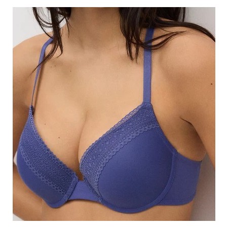 Pink push-up bra with lace detail