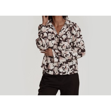 Muslin fabric. Printed design. Straight design. Lapel collar. Long sleeve.